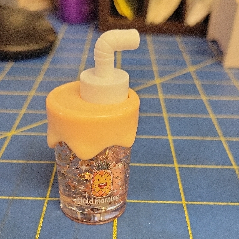 Lip Gloss Gold Glitter 2.5" Bottle